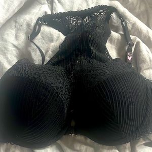 NWT Victoria’s Secret Dream Angels front close bra 32D